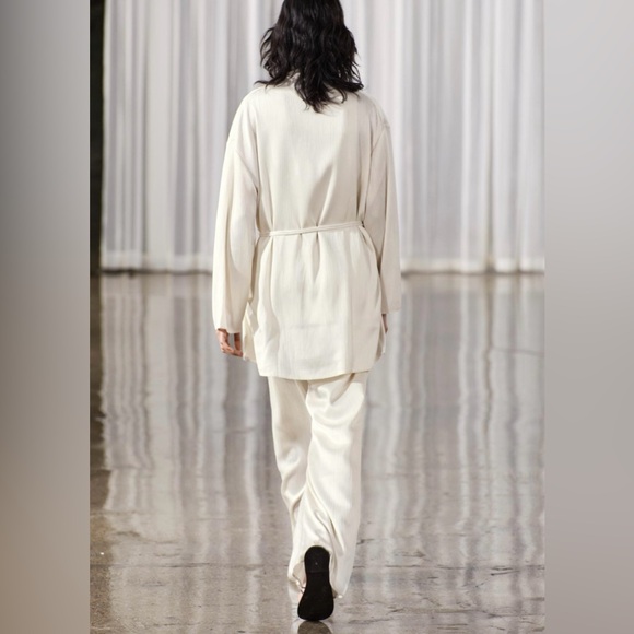 BNWT 2 pc. Pleated jacket & pants set. Size S. - Picture 4 of 7